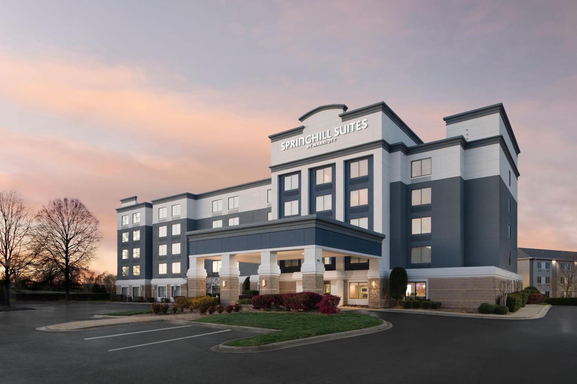 Springhill Suites By Marriott Charlotte / Concord Mills Speedway Экстерьер фото